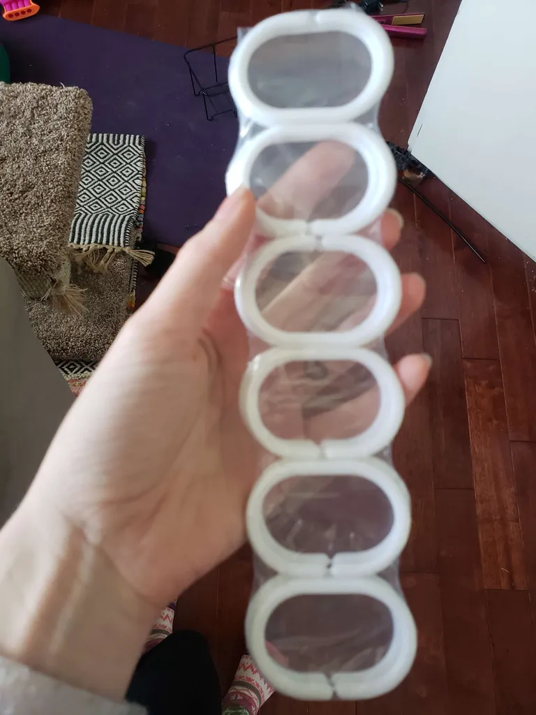 Plastic shower rings photo 1