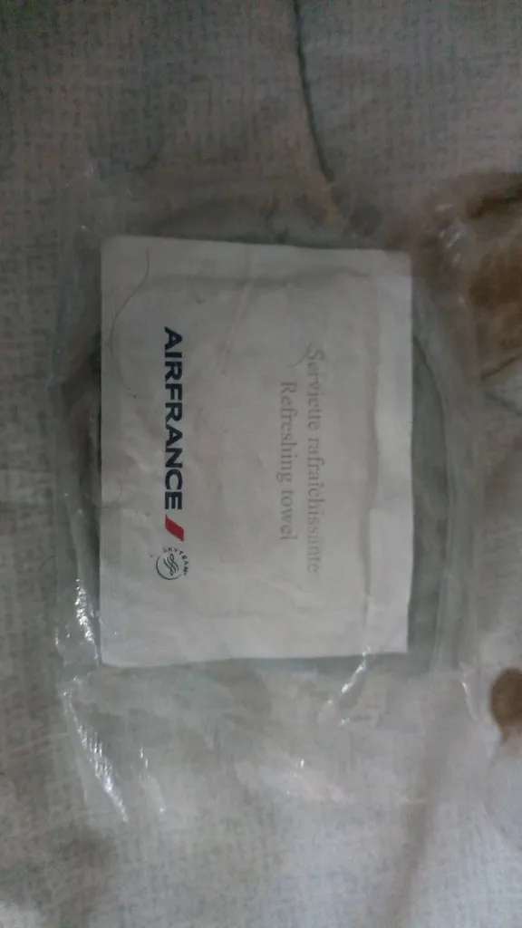 Air France Refreshing Towel And Eye Mask photo 1