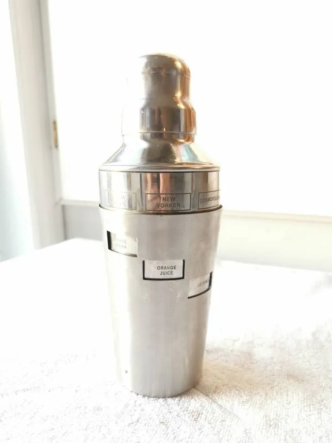 Cocktail Shaker With Built In  Recipes photo 1