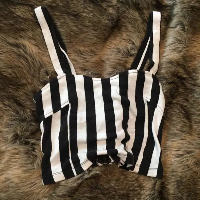 Brandy Melville Crop Top photo 1