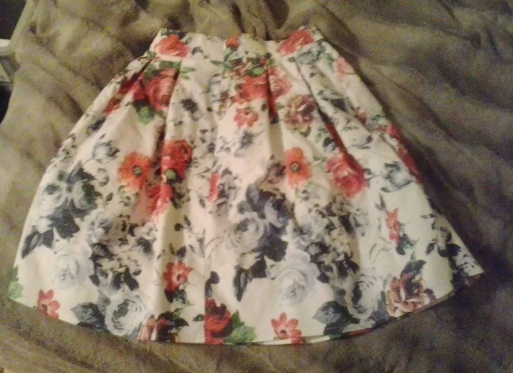 A swinging skirt sz 6 / small photo 1