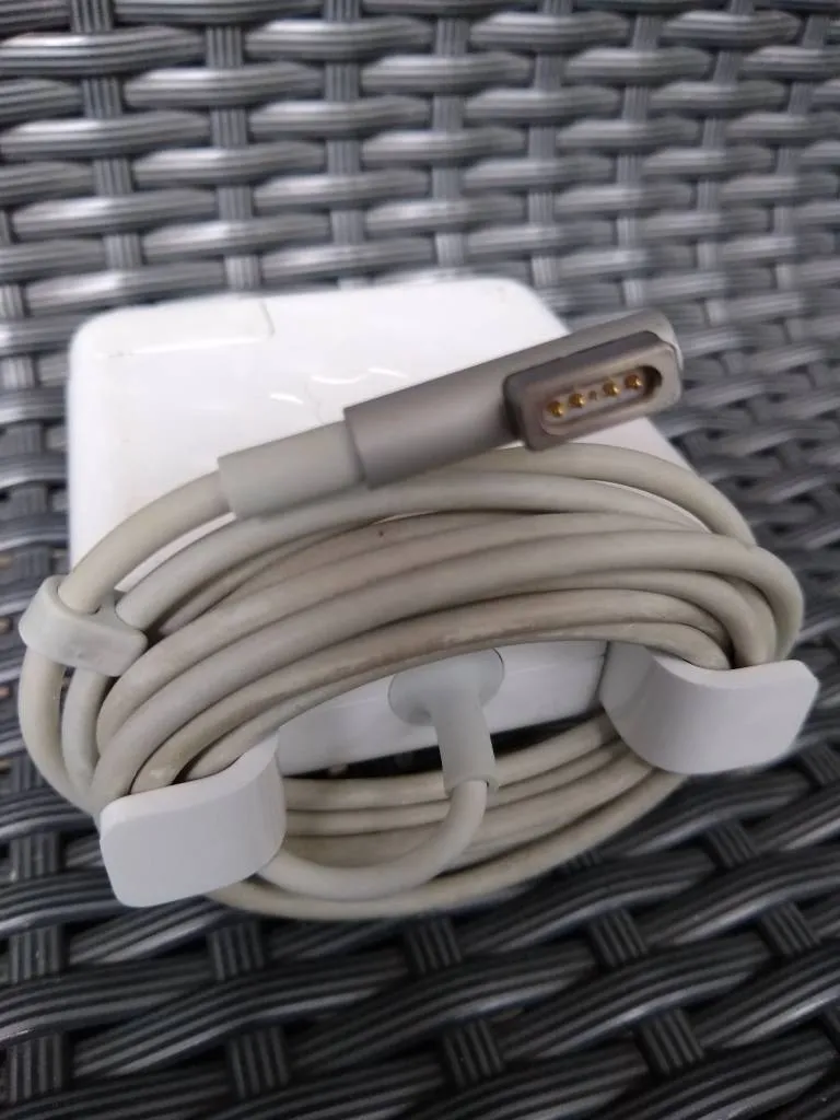 60W MagSafe Power Adapter photo 1