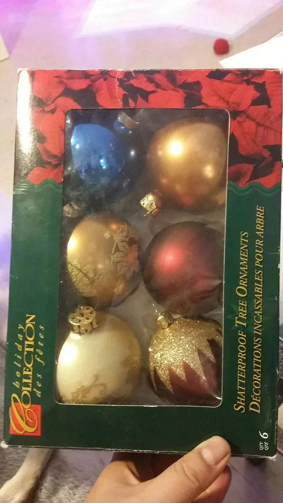 Free Christmas tree Ornaments photo 1