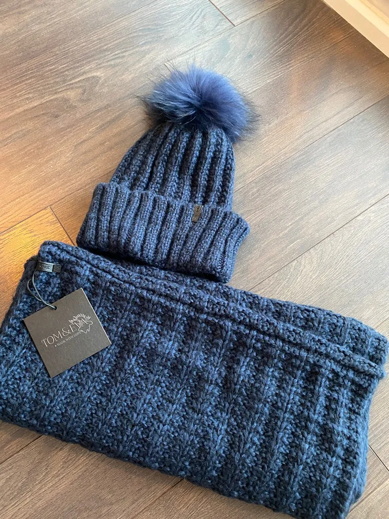 Scarf And Toque Set photo 1
