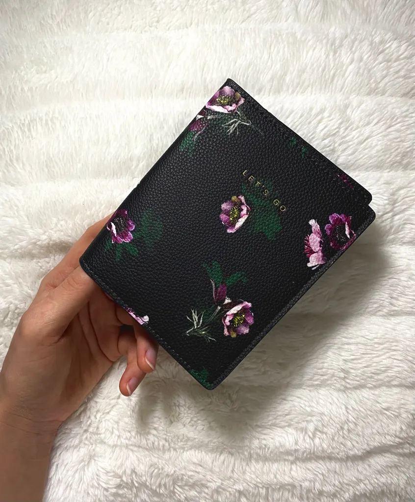 Chapters Flowery Passport Holder photo 1