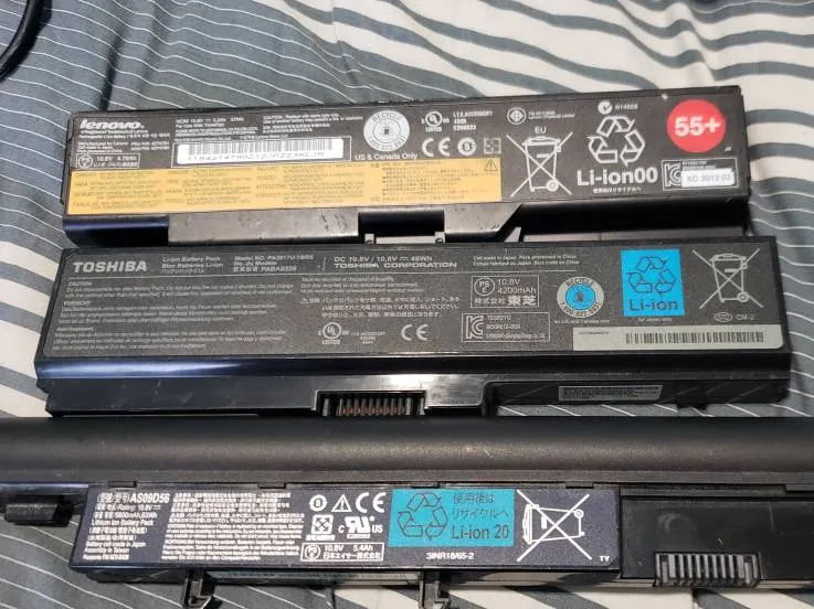 3 Laptop Batteries USED (Toshiba, HP, Acer) photo 1