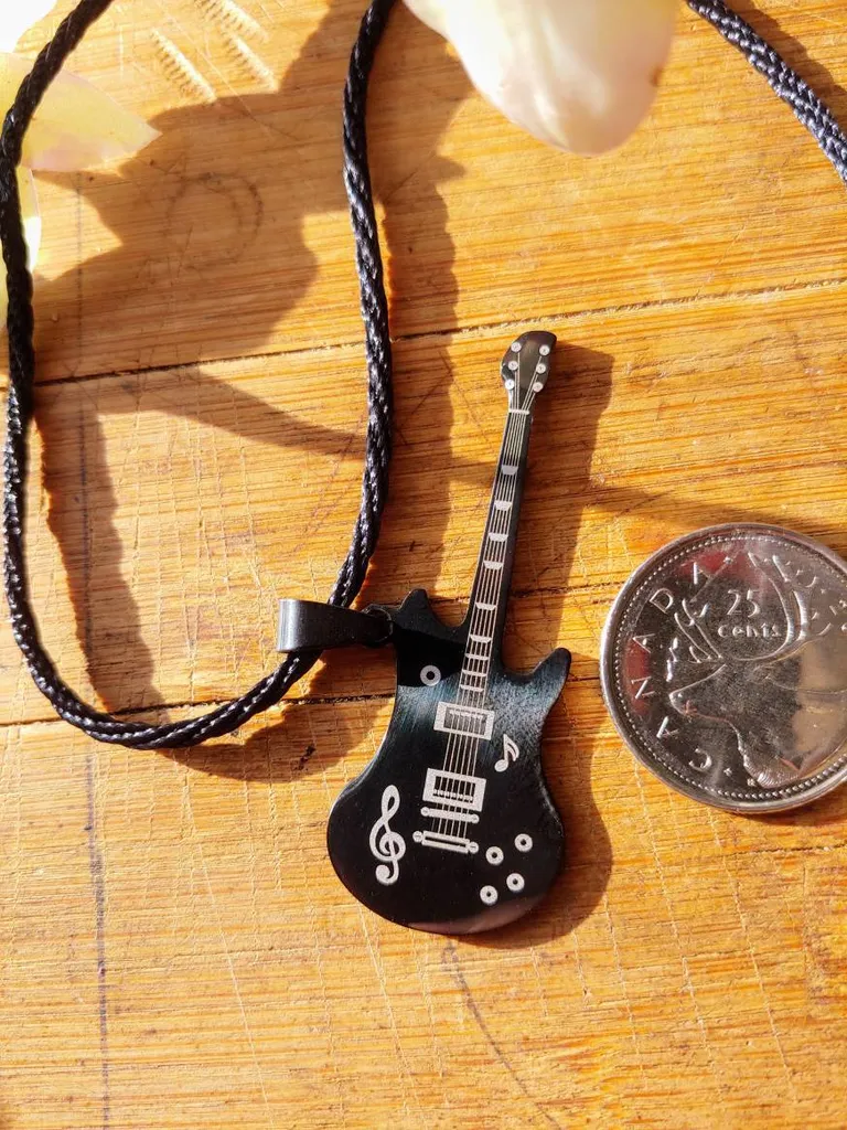 GUITAR SS NECKLACE photo 1