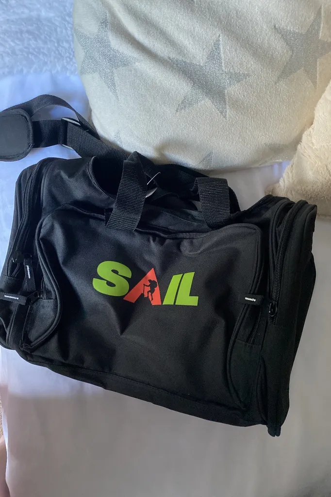 BNWT Medium Sail Duffle Bag photo 1