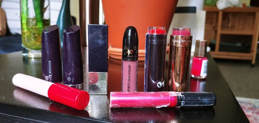 Lipsticks & Glosses photo 1