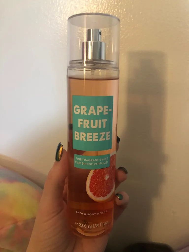 Grapefruit Breeze Body Mist photo 1