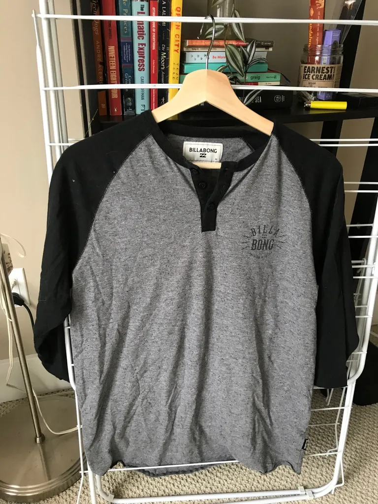 Billabong 1/2 Sleeve photo 1