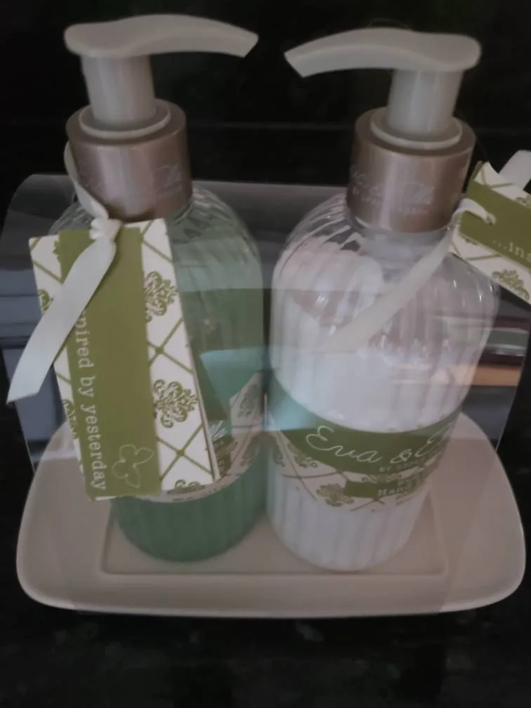 New Herb Garden Hand Wash And Lotion Caddy Set photo 1