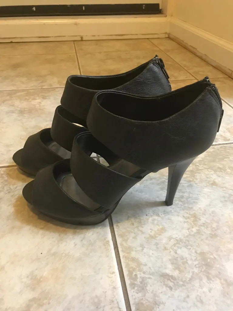 Black Heels Size 8.5 Or 9 photo 1