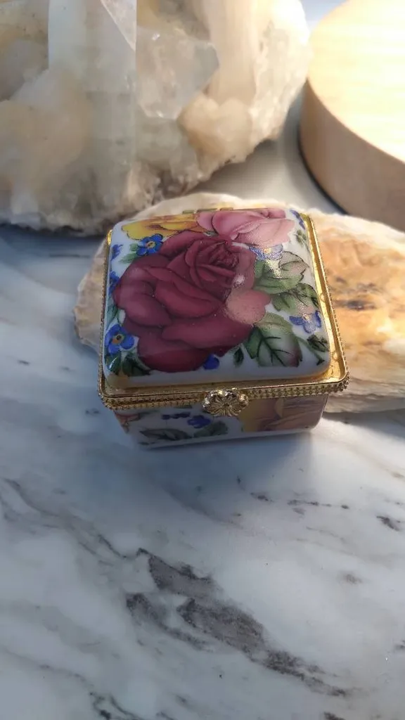 Vintage Porcelain Pill Box

See Second Picture photo 1