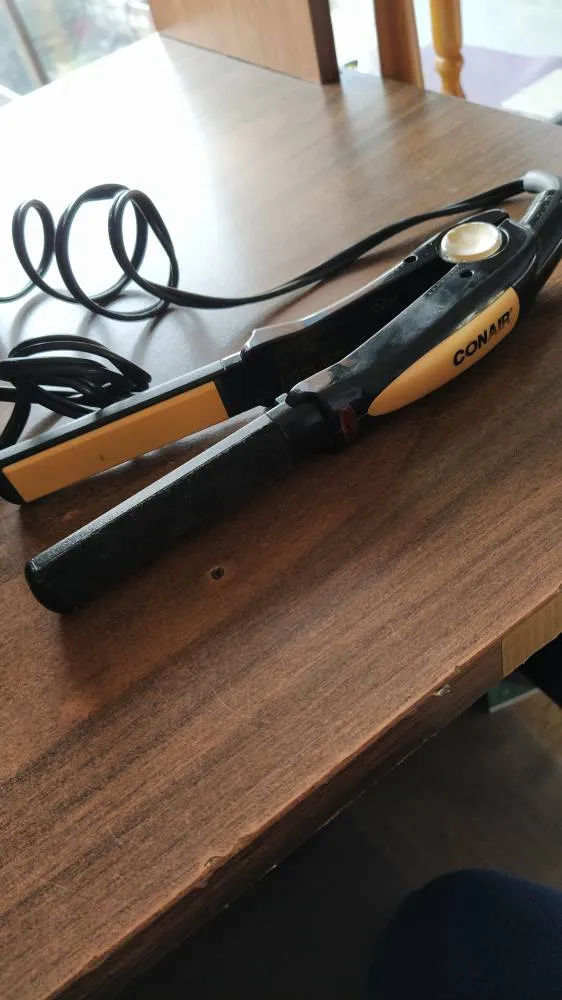 Hair Straightener- Ceramic photo 1