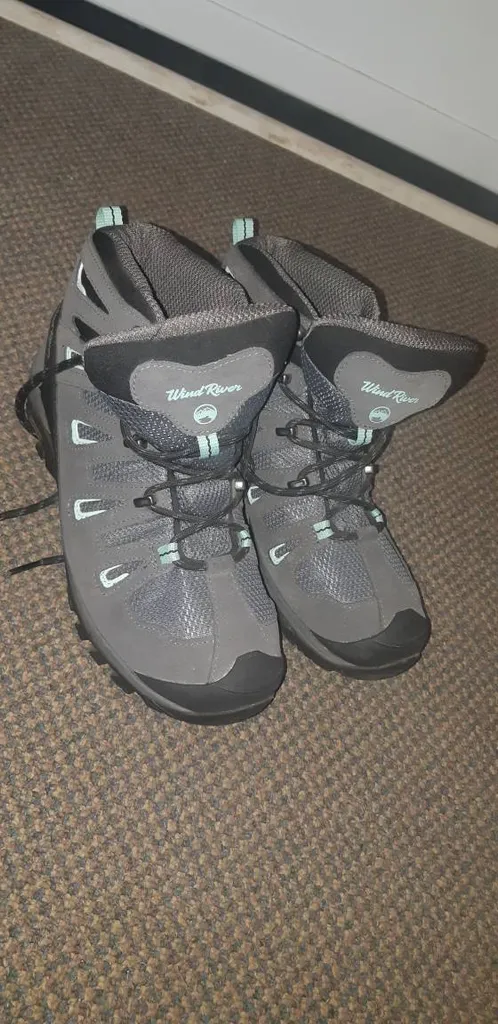 BN Wind River Hiking Boots Sz 9 photo 1
