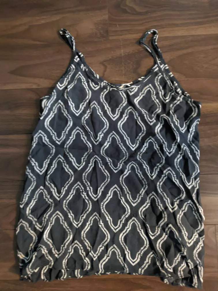 Free Medium Flowy Tank Top photo 1