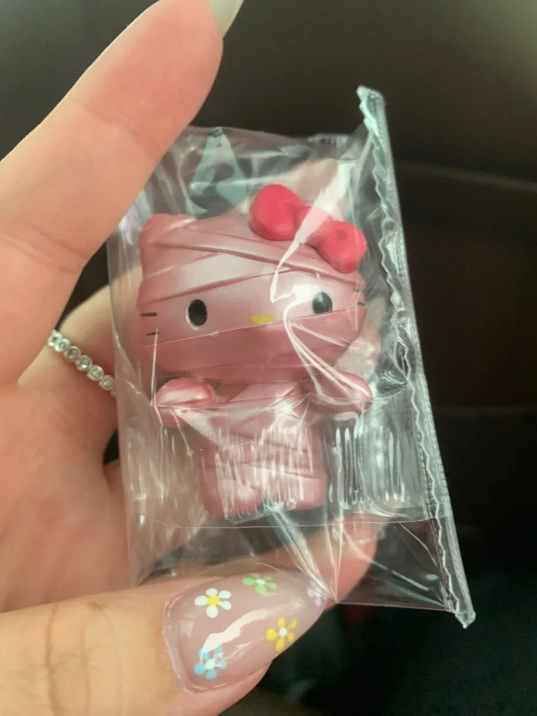 Hello kitty mini figure photo 1
