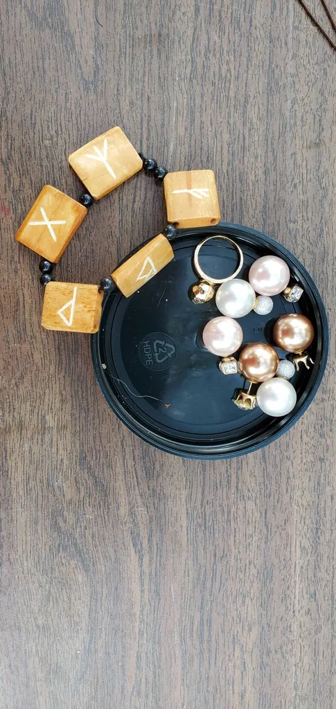 Jewellery - Bracelets, Necklaces, Earrings photo 1