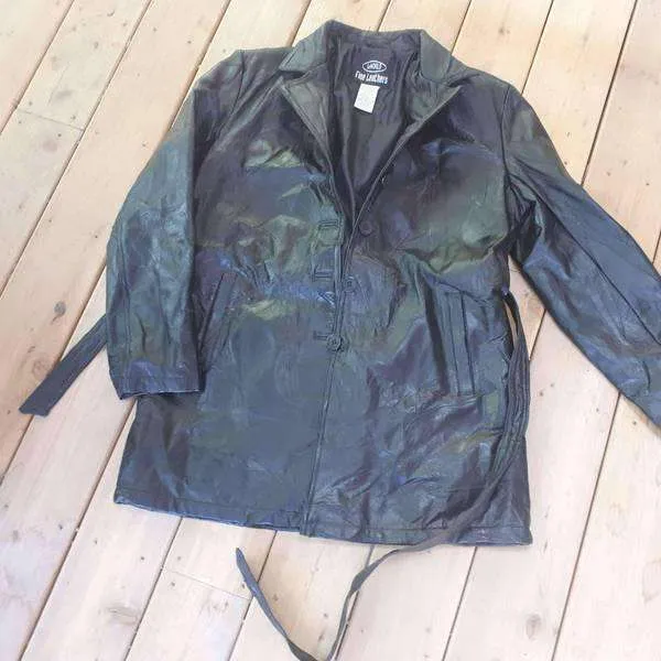 Woman's leather jacket photo 1