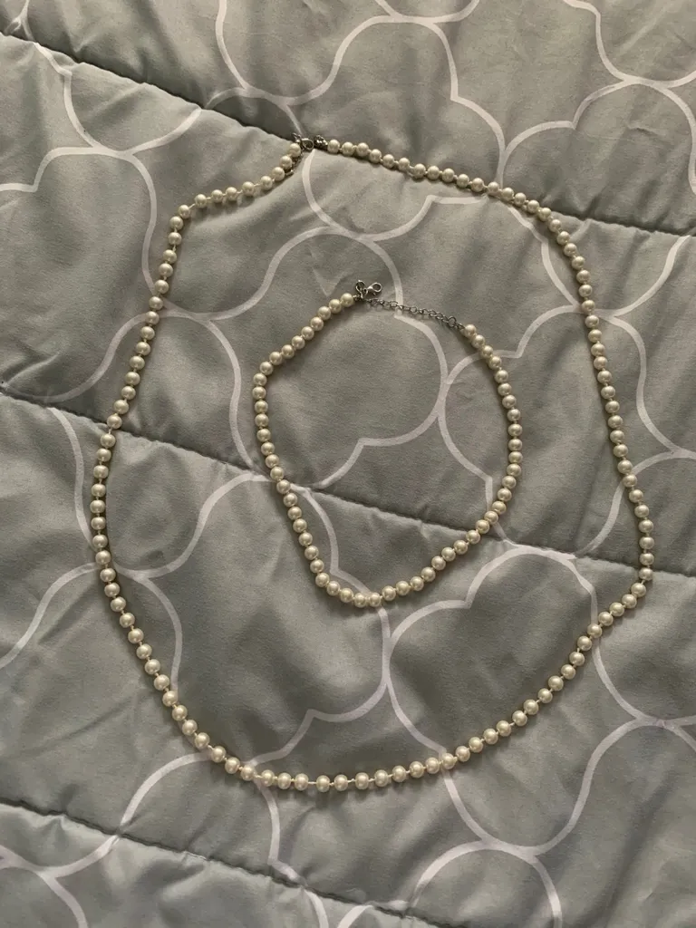 Fake Pearls photo 1