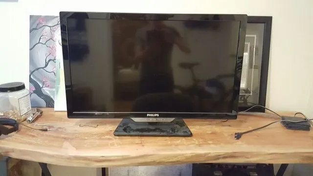 28" Television (TV) photo 1