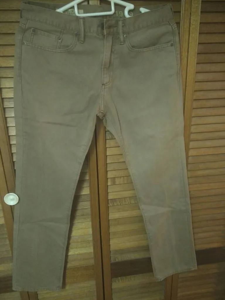 BNWOT Gap 1969 Slim Khakis 30x30 photo 1