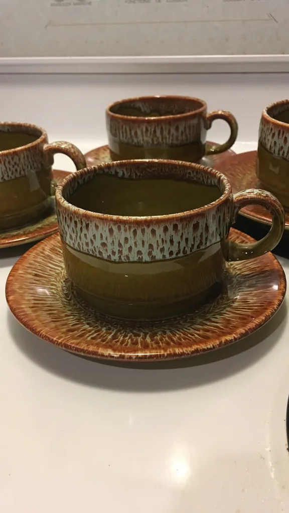 4 Matching Teacups And Saucers photo 1