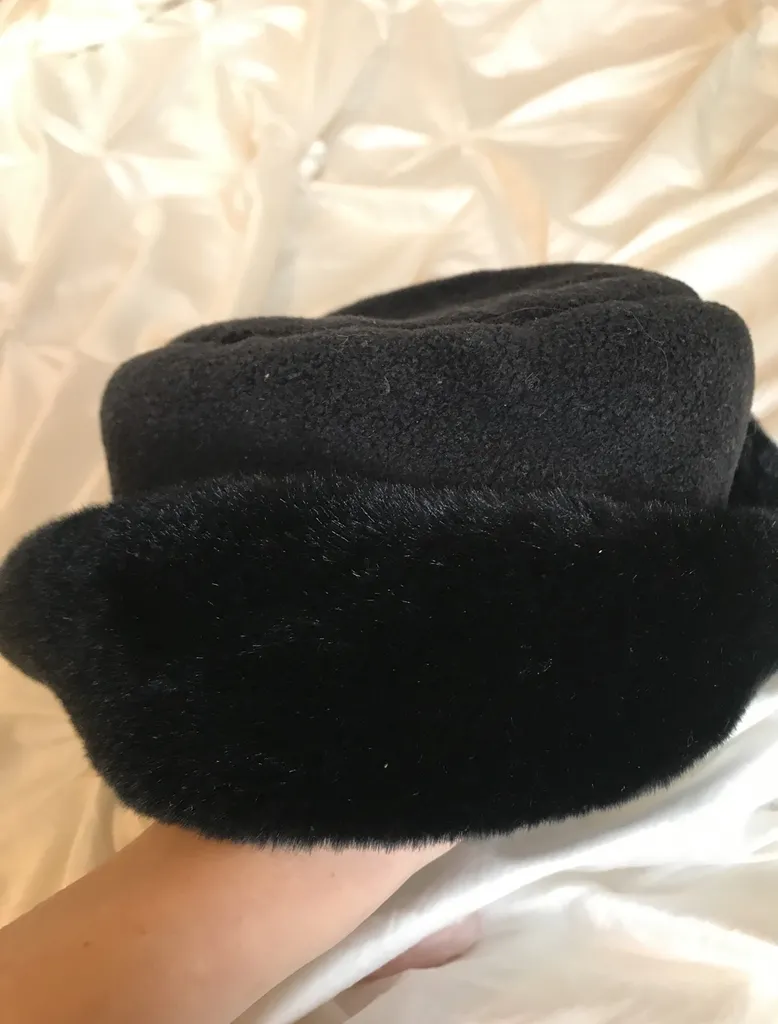 cosy vintage hat! photo 1