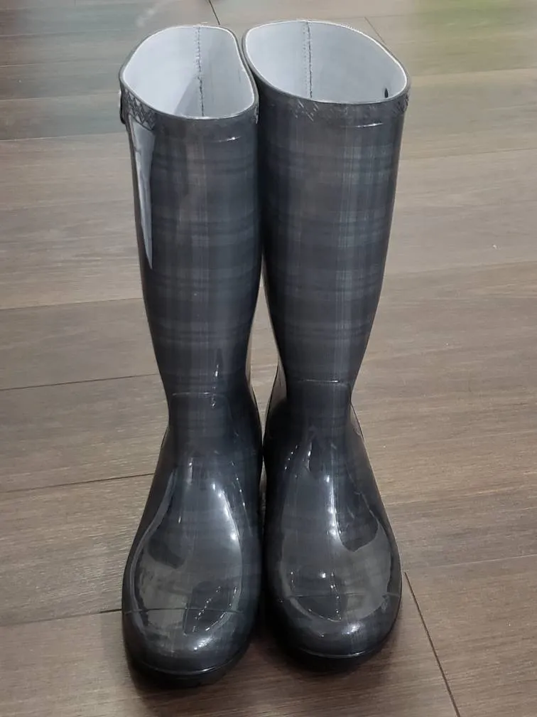 UGG Rain boots - Sz 6 photo 1