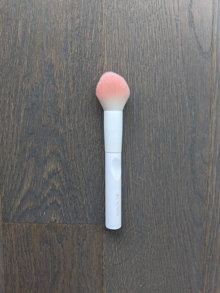 Crown Pointed Dome Powder Brush photo 1