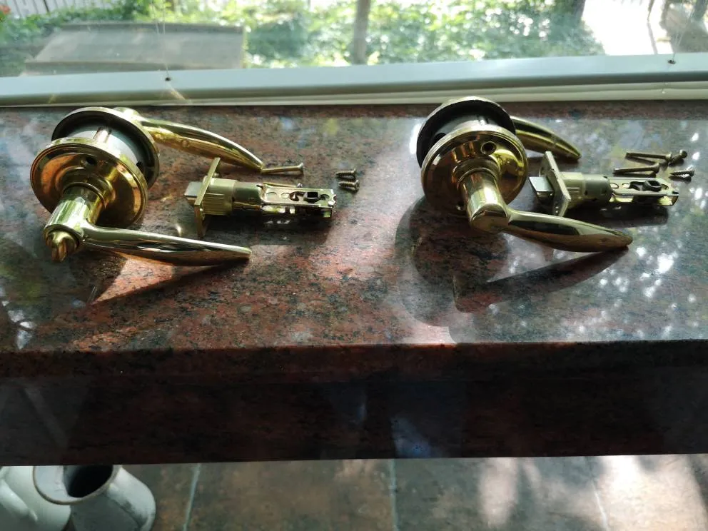 2 Door Handles photo 1