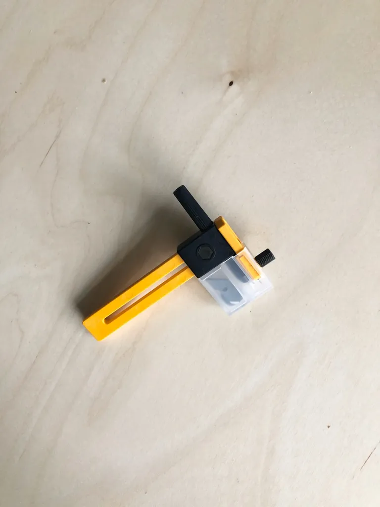 Circle Cutter Olfa Knife photo 1