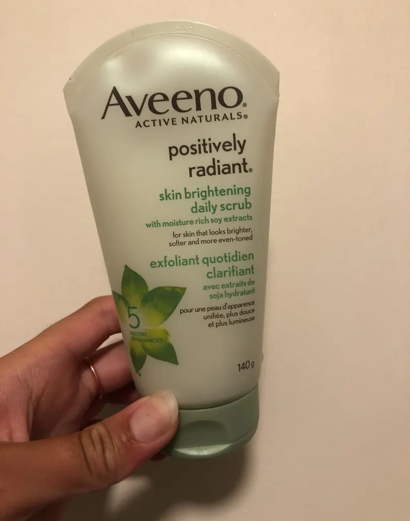 Aveeno Face Scrub photo 1