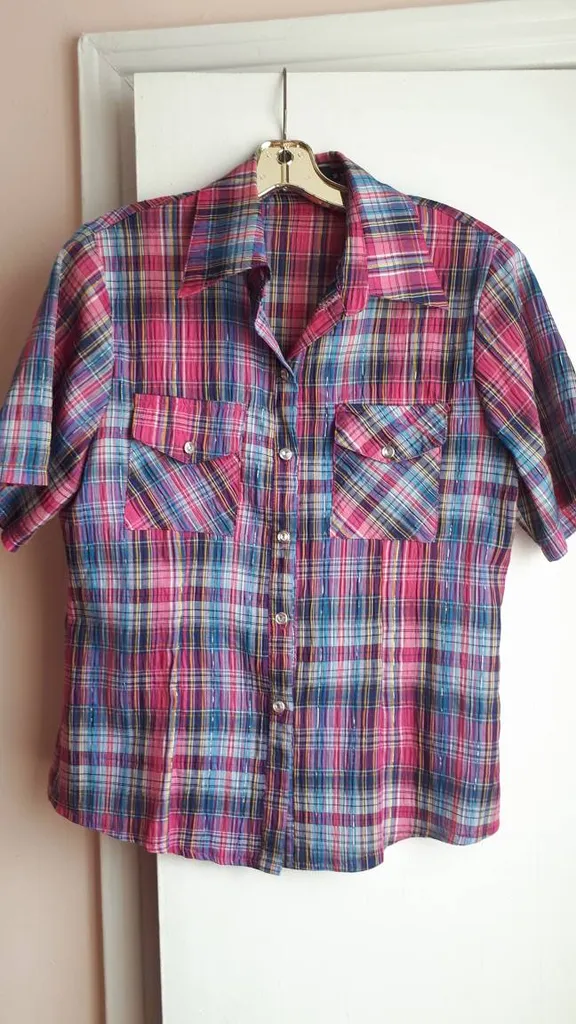 🆓️ Pink Sparkly Shirt photo 1