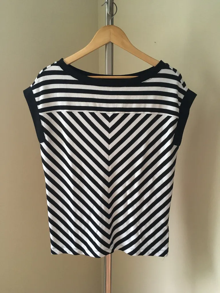 Women’s Gap XS Top (EUC) photo 1