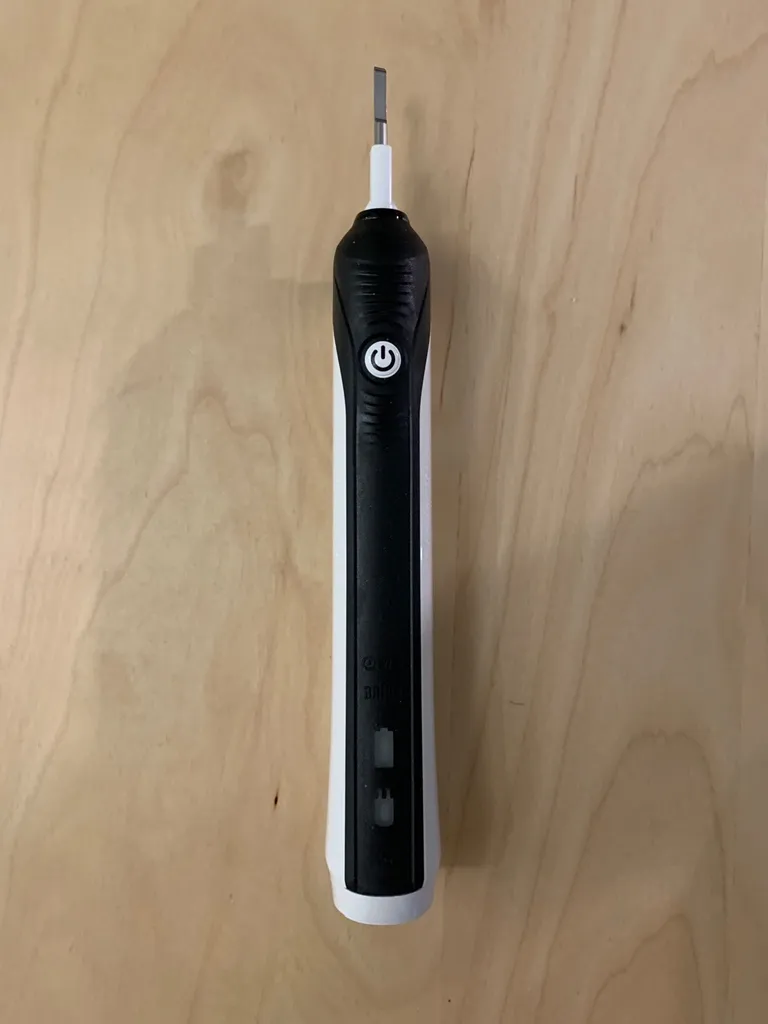 Oral-B Pro 1000 Toothbrush photo 1