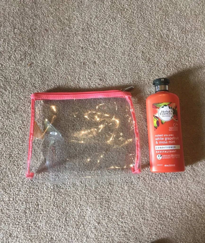 Clear Make Up/shampoo Case photo 1