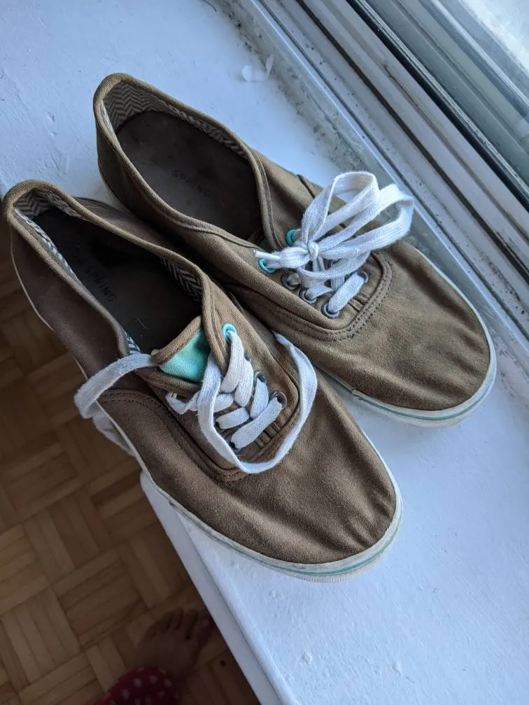 SZ 9 Shoes For Beans photo 1