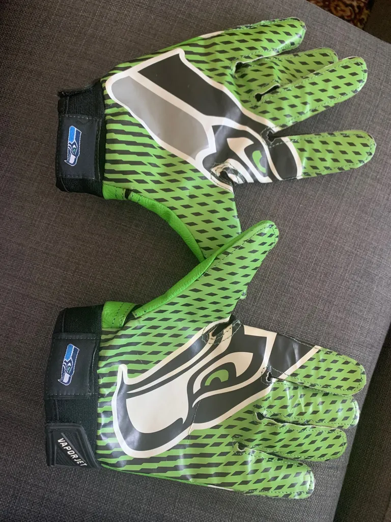 Men’s Size Large Seahawks Football Gloves photo 1