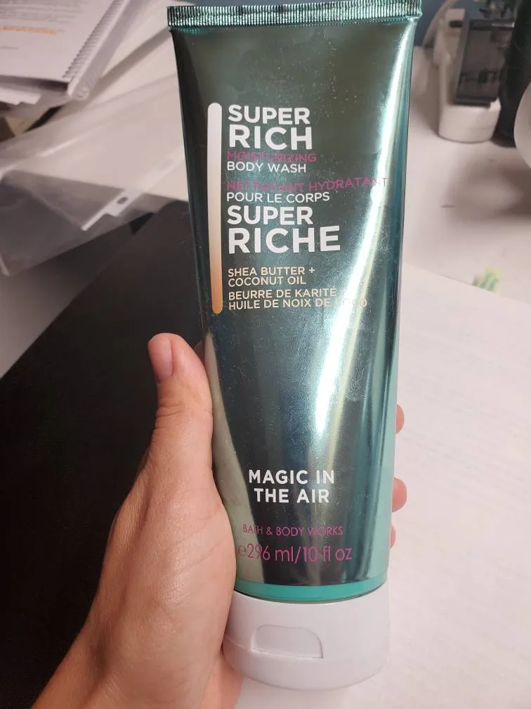 Victoria Secret Moisturizing Body Wash photo 1