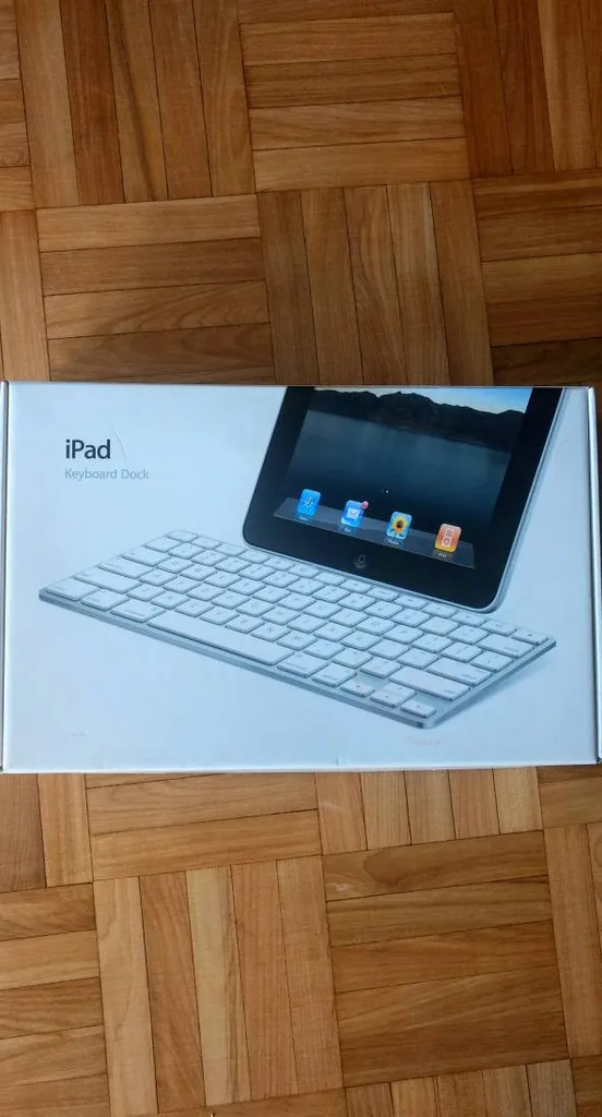 Apple iPad Keyboard Dock photo 1