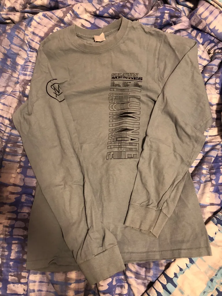 shawn mendes concert long sleeve photo 1