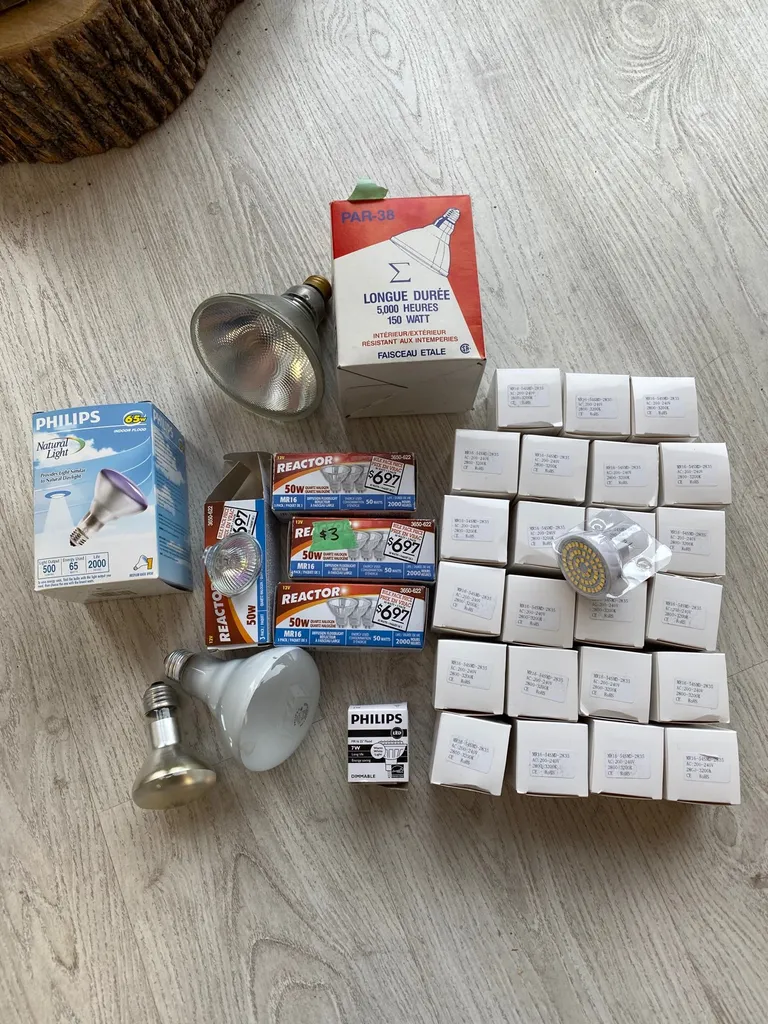 Halogen / Flood /LED Light Bulbs photo 1