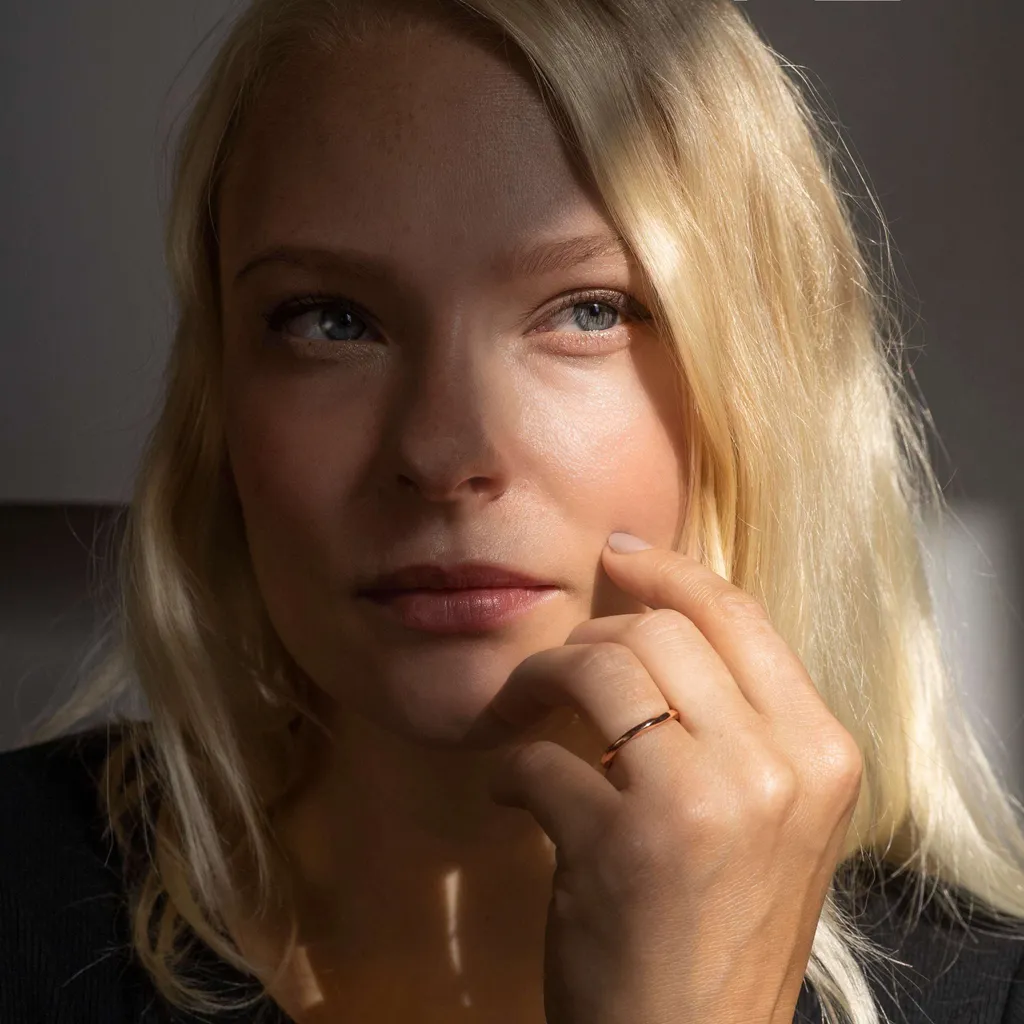 Twist Ring In Rose Gold photo 1