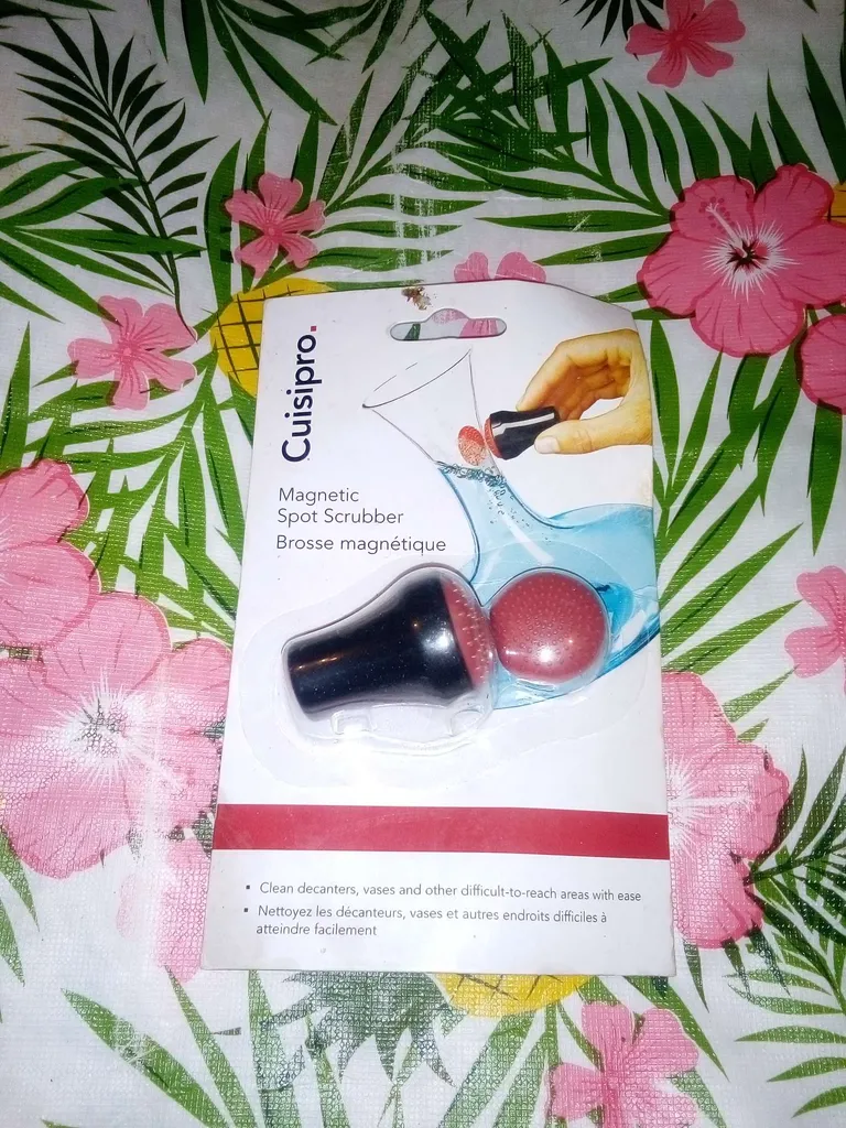 Magnetic spot scrubber photo 1