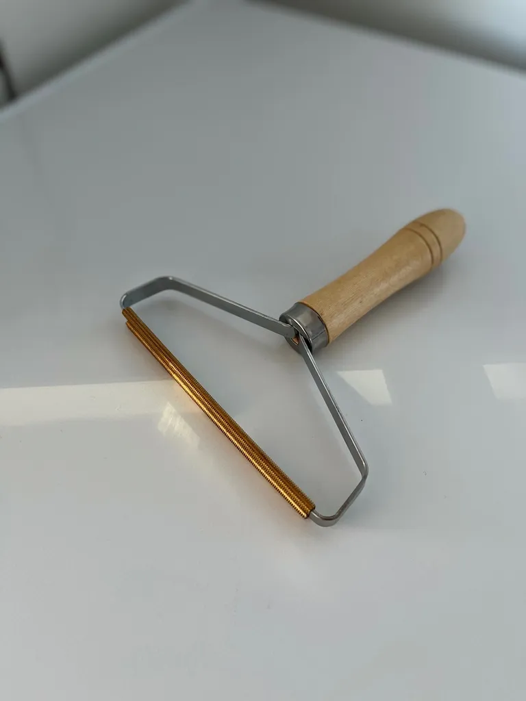 Portable Lint Remover Clothes Fuzz Shaver photo 1