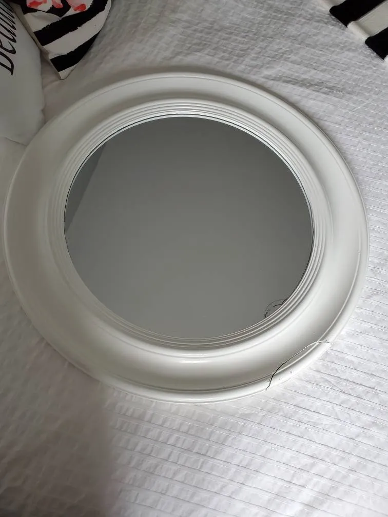 Round Mirror photo 1