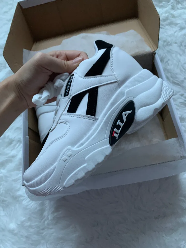 Platform sneakers with hidden insole photo 1