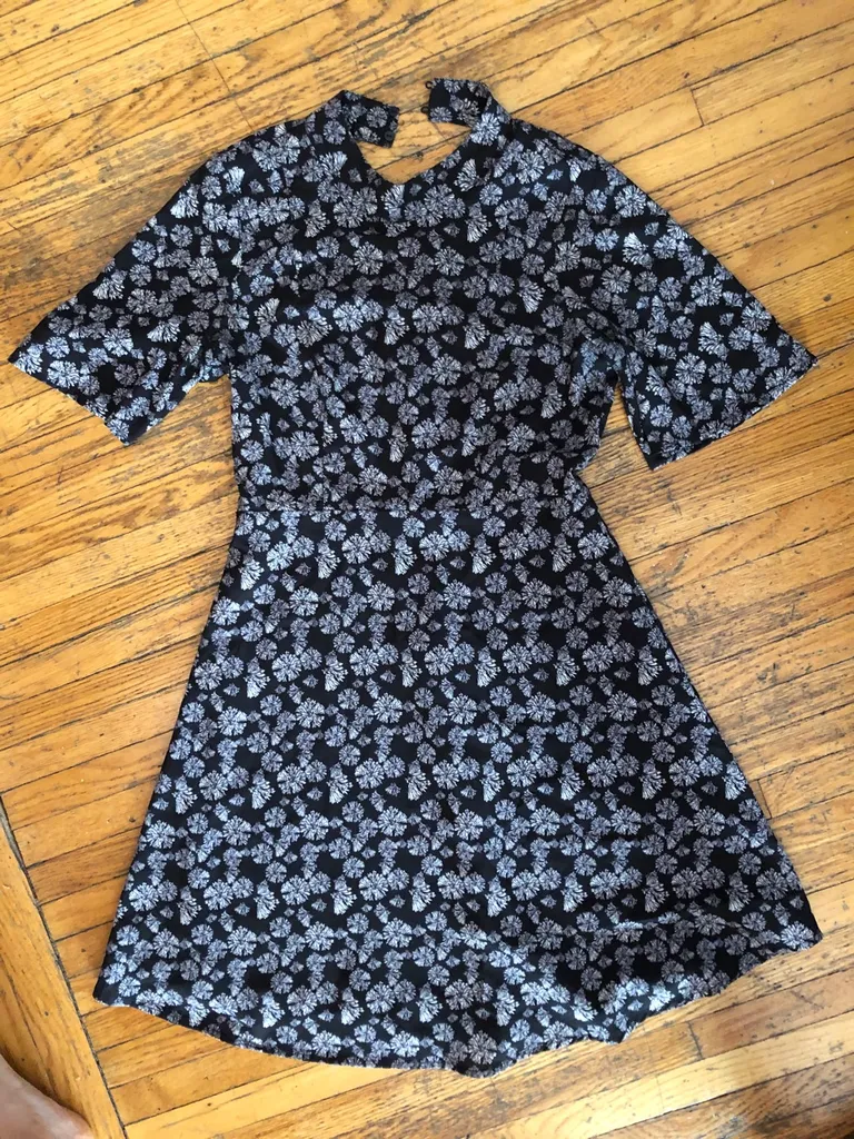 H&M printed Dress Size 4 photo 1
